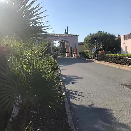 Le Domaine Du Golf Yourhosthelper Roquebrune-sur-Argens Exterior photo